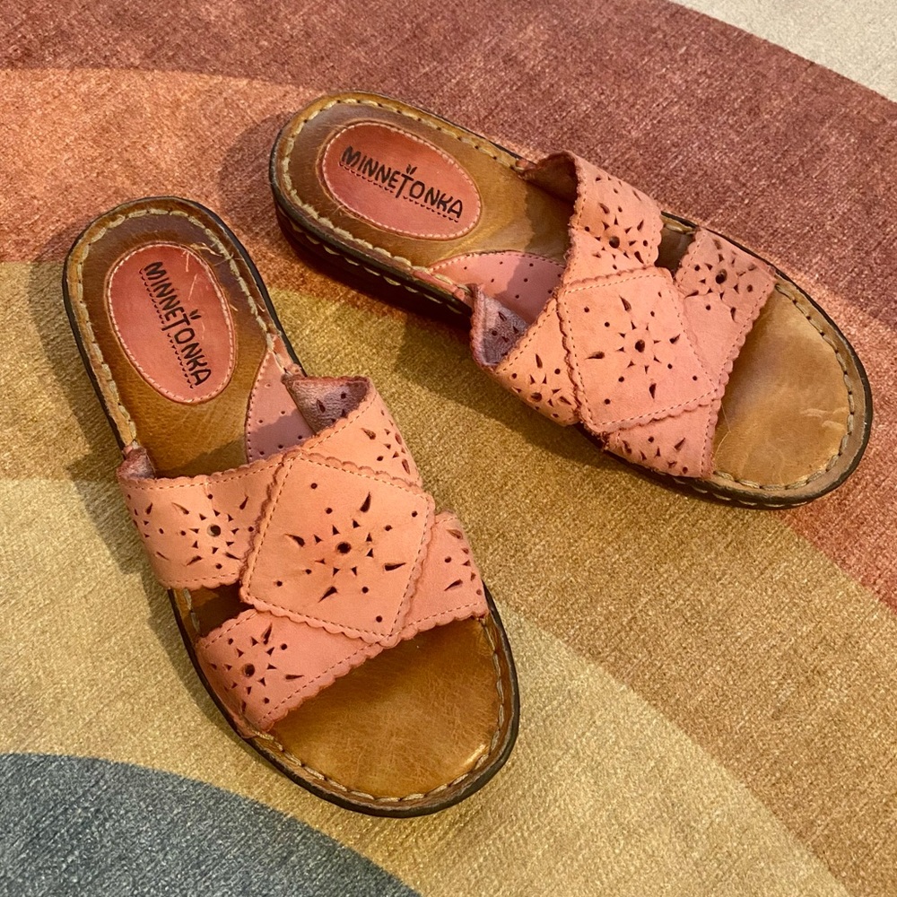 Pink leather Minnetonka slide on sandals